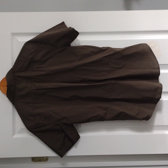 Men's Short Sleeved a Button Down - Picture 3 of 4